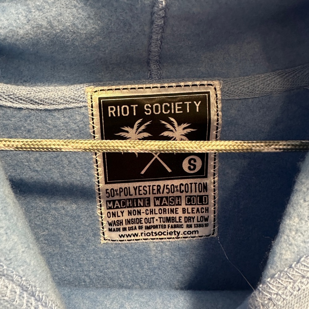 Riot Society YOUTH Light Blue Hoodie w Snoopy - Picture 3 of 5